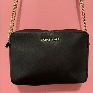 Black Michael Kors Jet Set Crossbody Purse